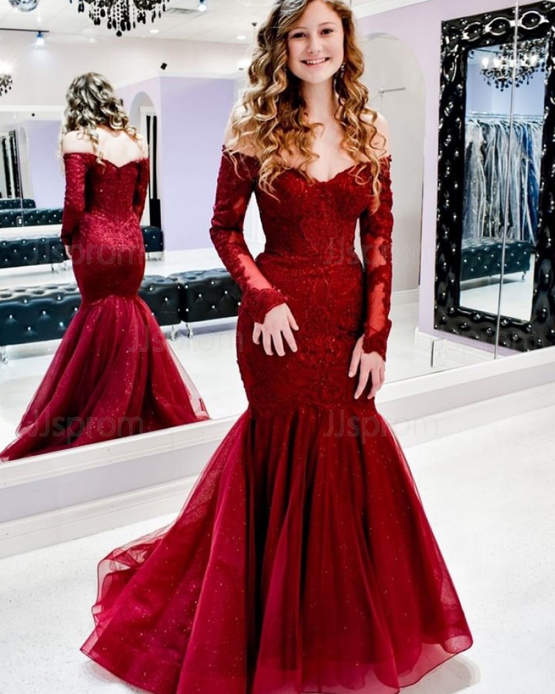 Red lace gown with sleeves 2025