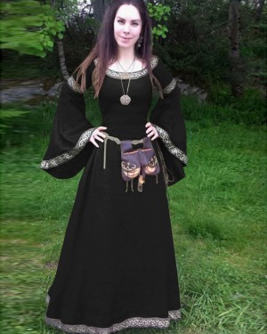 Jewel Neckline Black Vintage Medieval Bridgerton Dress with Flare Sleeves VD012